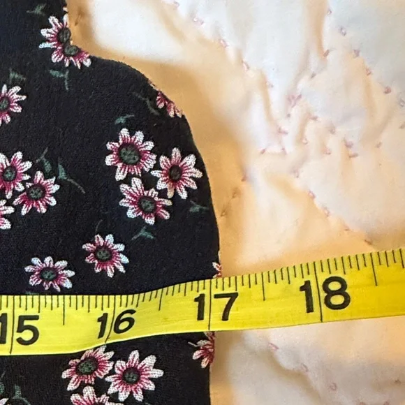 Easel Floral Black and Pink Women's Top NWT Size Large - Picture 7 of 7